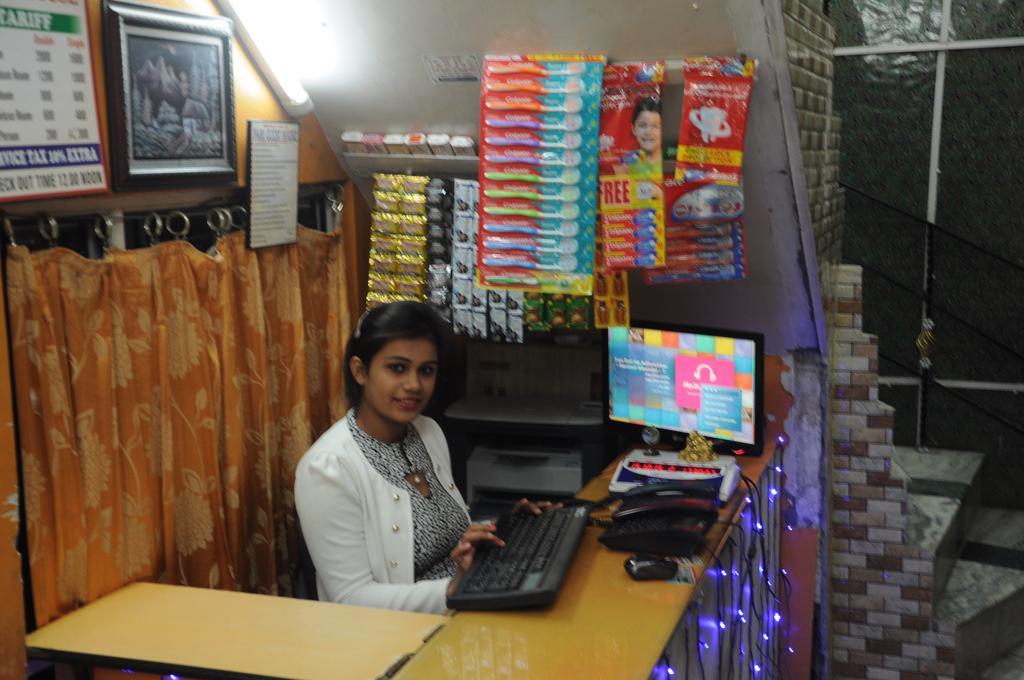 Hotel Pari Jalandhar Bagian luar foto